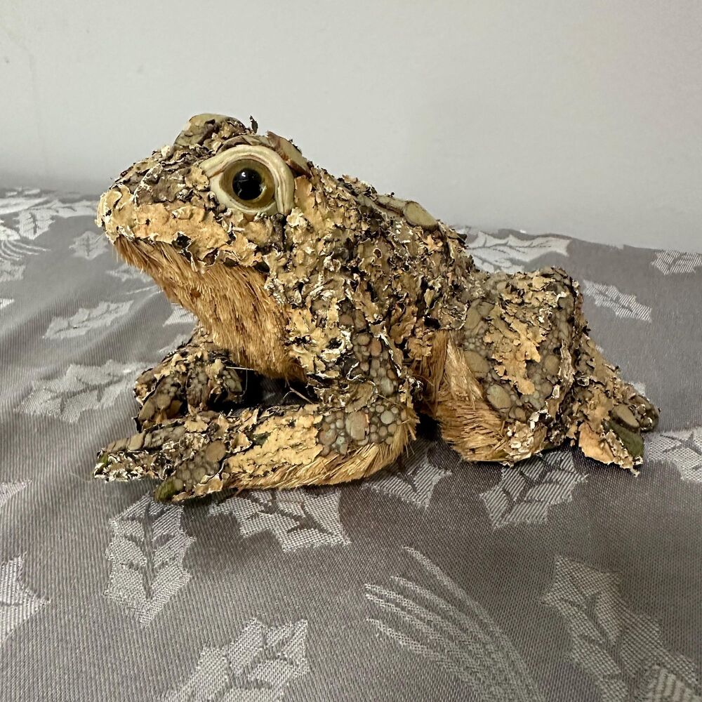 Rustic Bark Moss Frog Figurine Natural Fiber Woodland Toad Garden Statue 80s